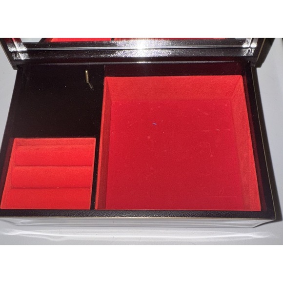 Vintage Japanese Lacquer Music Box Geisha Scene Gold Inlay Made in Japan- Works - Picture 4 of 11